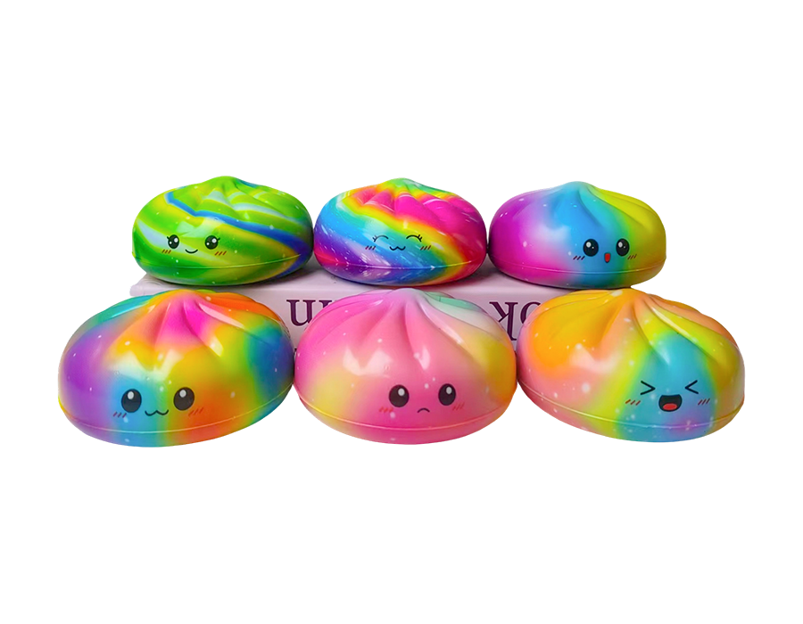 Petits pains cuits à la vapeur aux yeux colorés Petits pains cuits à la vapeur aux yeux colorés